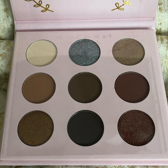 GOLDEN GODDESS PRESSED PIGMENT EYESHADOW PALETTE - Picture 7 of 9